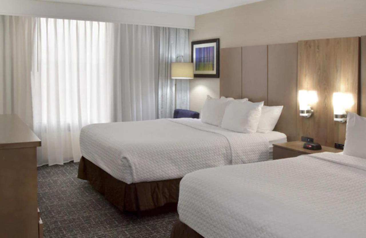 Crowne Plaza Cleveland Airport By Ihg Hotel Middleburg Heights Exterior photo